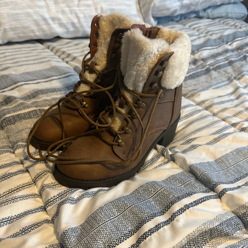 Lace up winter boots
